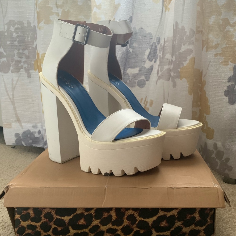 PLATFORM HEEL SANDALS